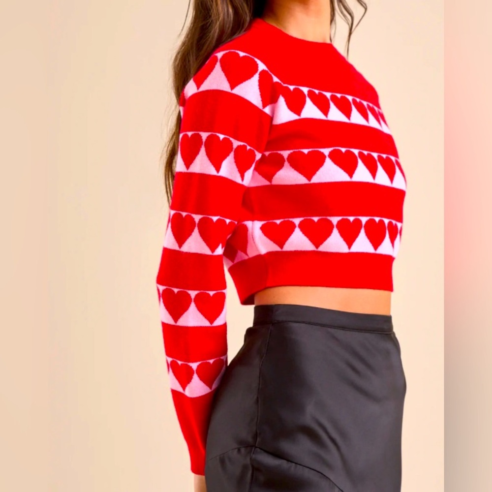 Red Heart Pattern Semi-Cropped Sweater - Picture 2 of 6